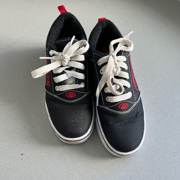 Heelys Pro 20 Size 4 Boys Black Red Wheeled Heel Sneaker Shoes - Picture 3 of 9